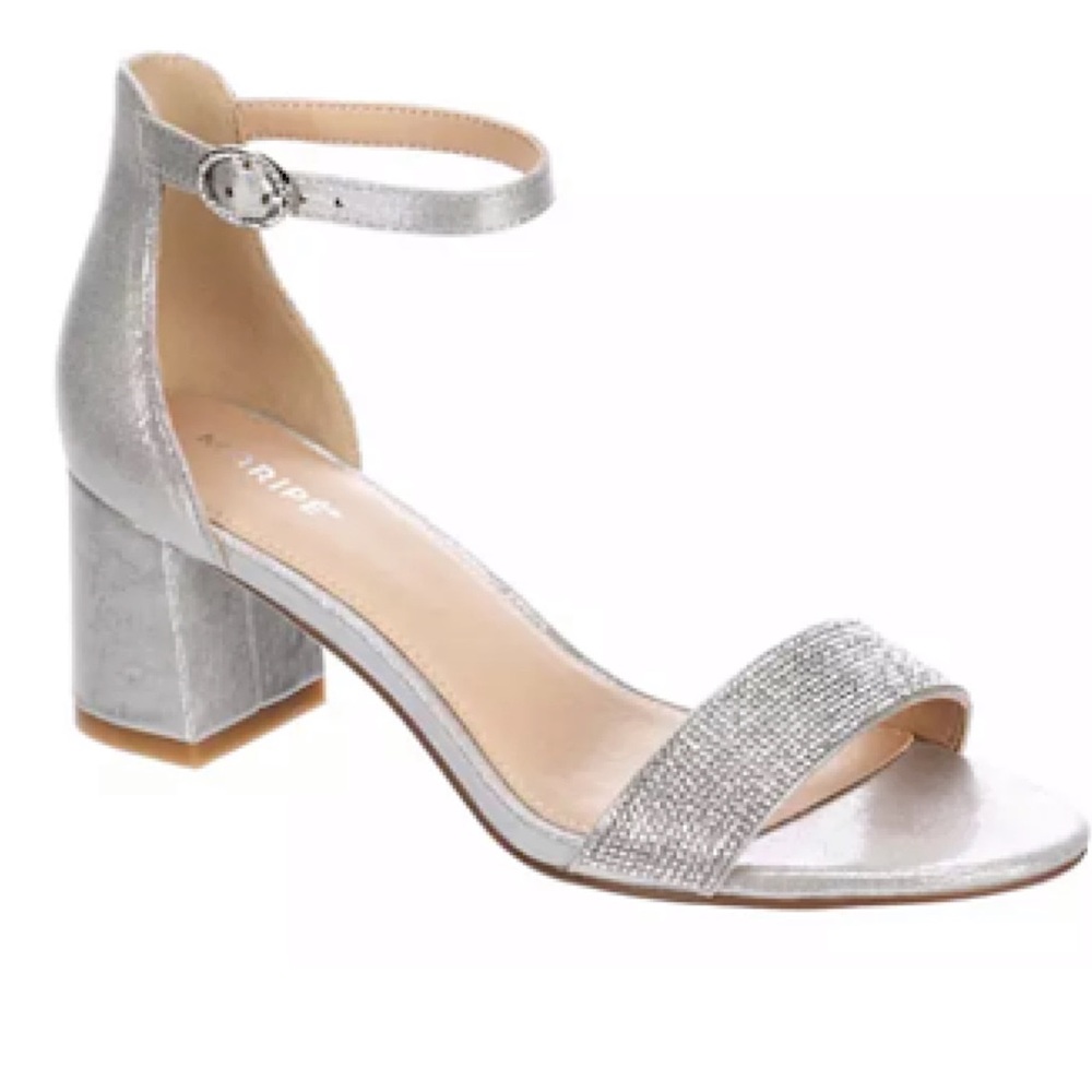 Maripe Women’s Gem Sandal *READ DESCRIPTION*